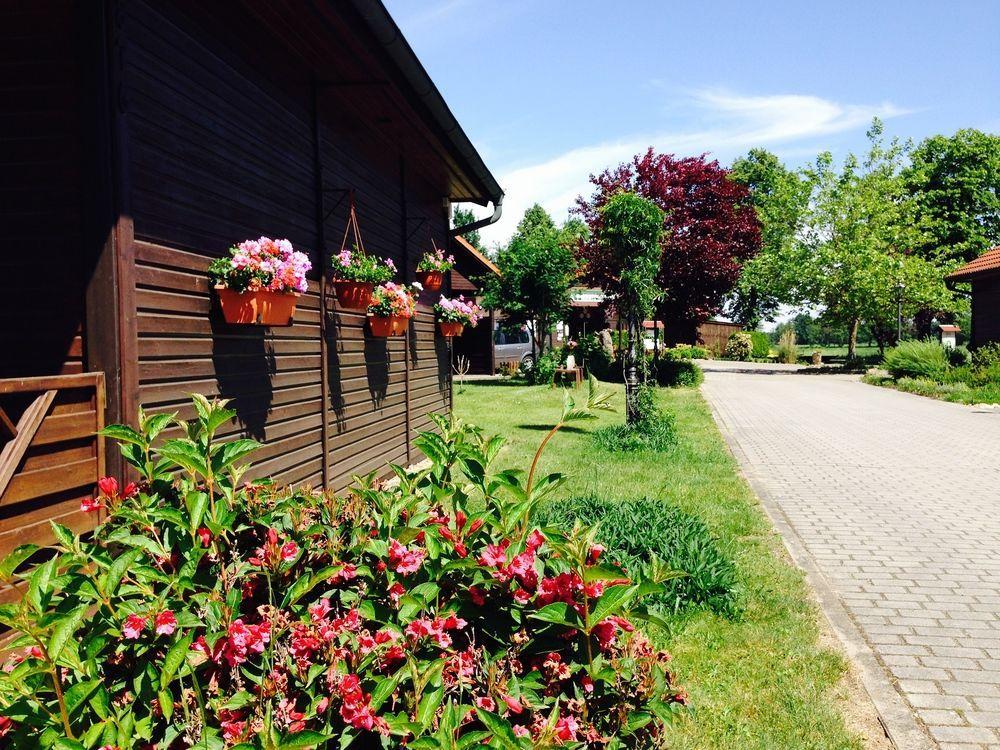 Hotel & Restaurant Zur Spreewaelderin Golßen Bagian luar foto