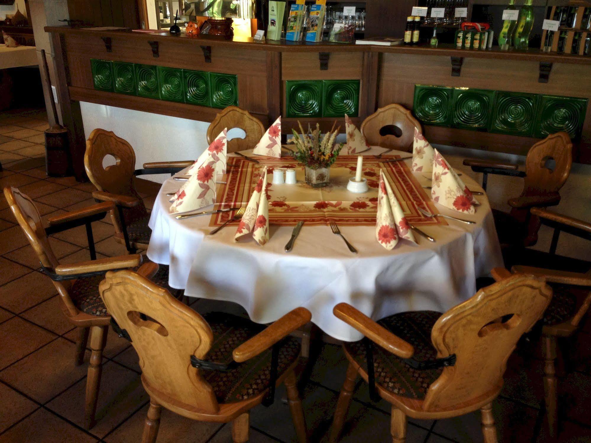 Hotel & Restaurant Zur Spreewaelderin Golßen Bagian luar foto