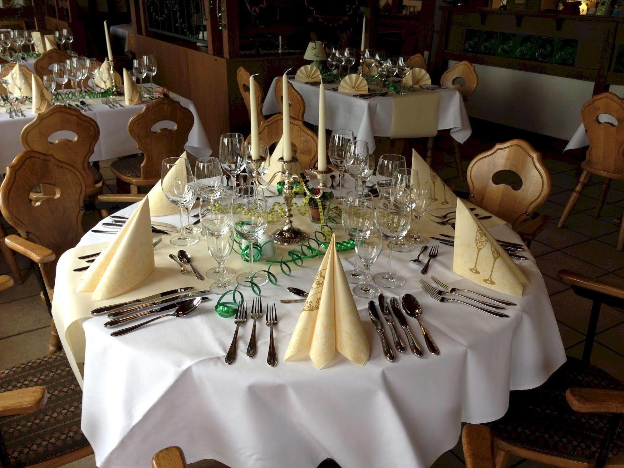 Hotel & Restaurant Zur Spreewaelderin Golßen Bagian luar foto