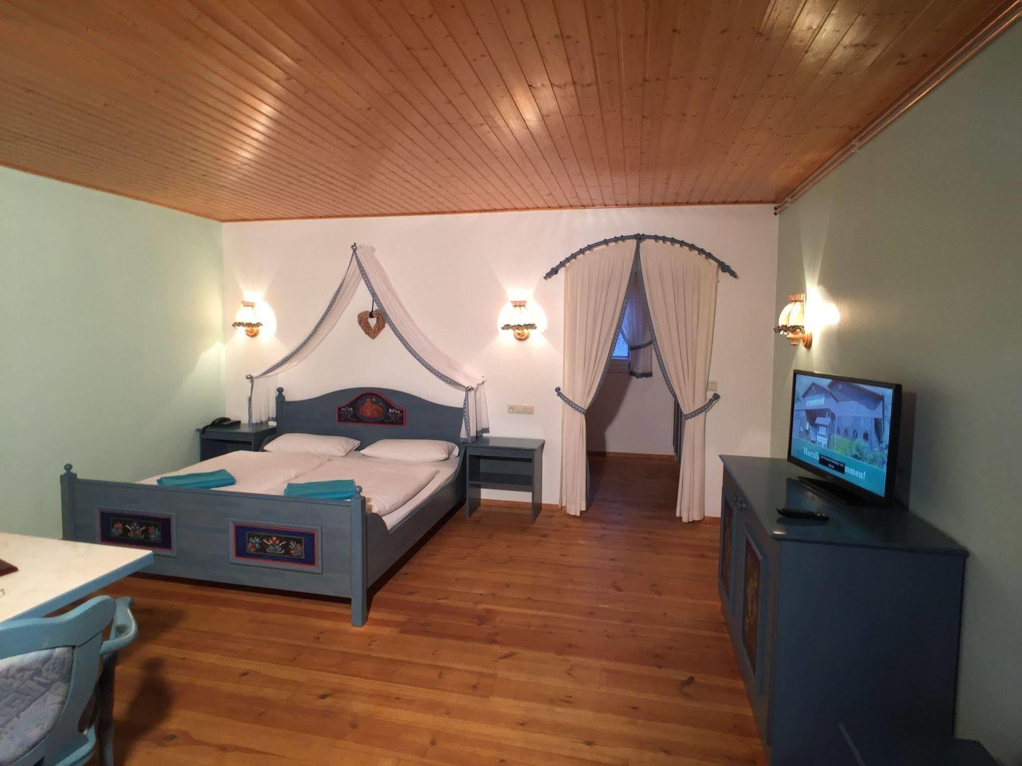 Hotel & Restaurant Zur Spreewaelderin Golßen Bagian luar foto