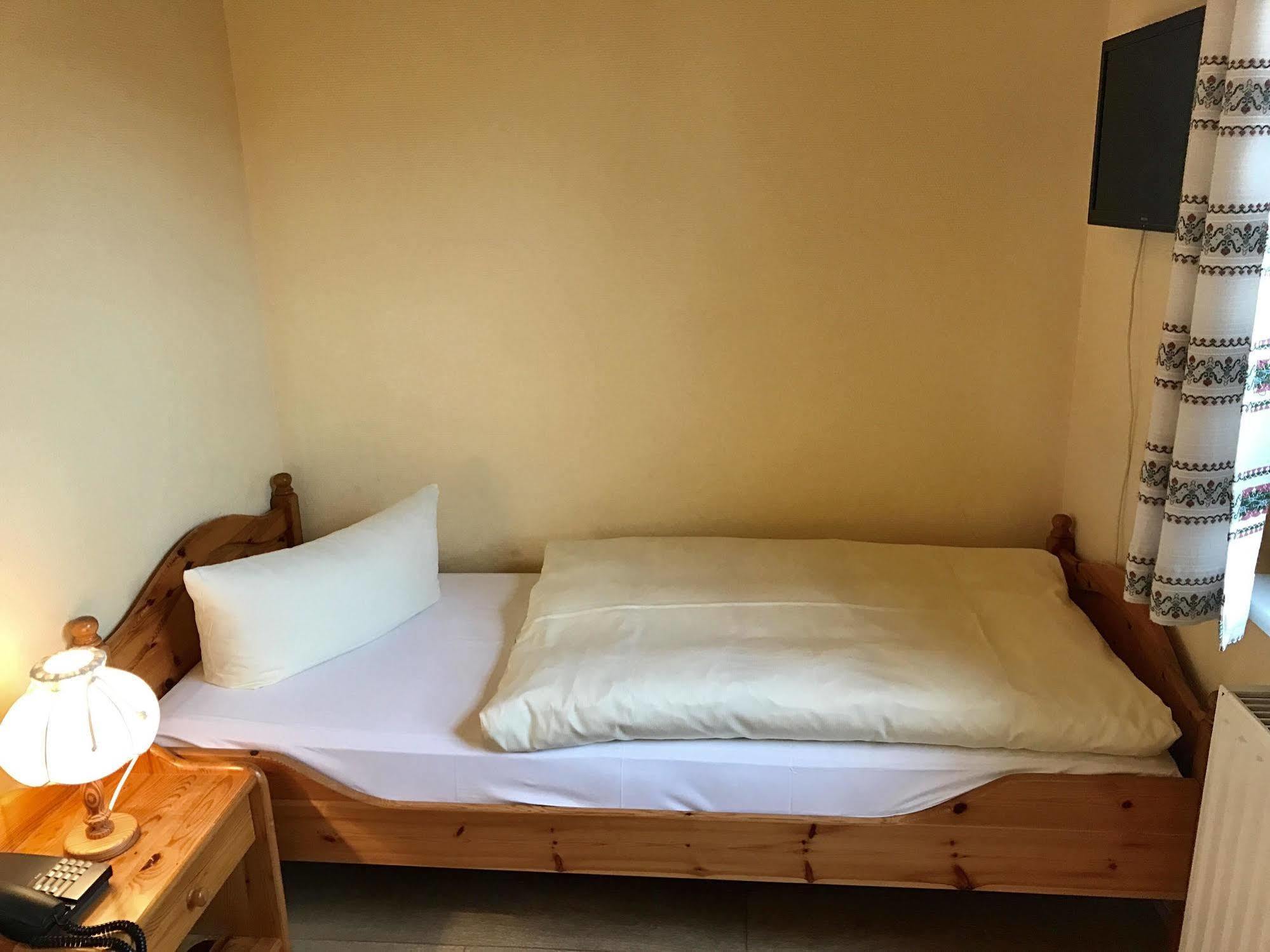Hotel & Restaurant Zur Spreewaelderin Golßen Bagian luar foto